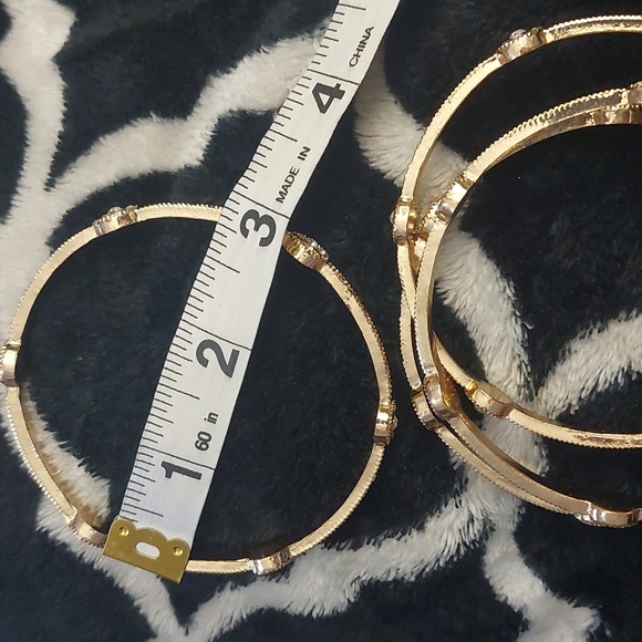 Set of 4 gold tone bangles - Picture 4 of 4